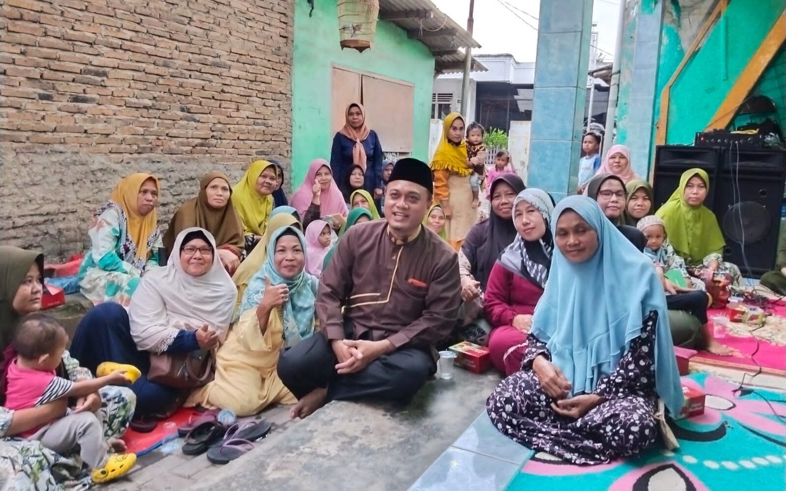 Silaturahmi bersama warga